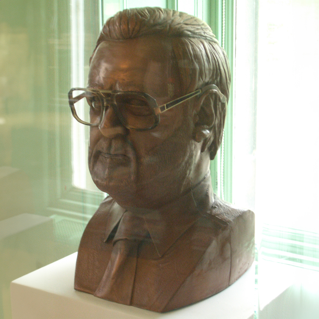 Ken Bates bust.